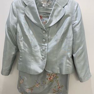 Maggy London light green silk suit